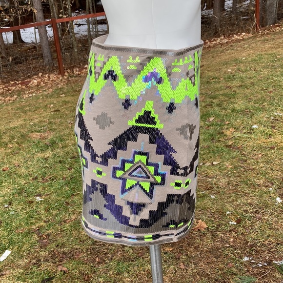 Express lined stretch neon yellow/color shift/black sequins on neutral skirt S - Picture 5 of 6